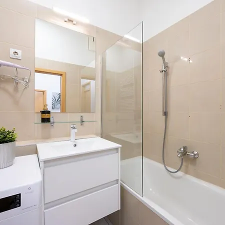 Charming Center W' 2 Bedrms In The Gozsdu Garden Budapest