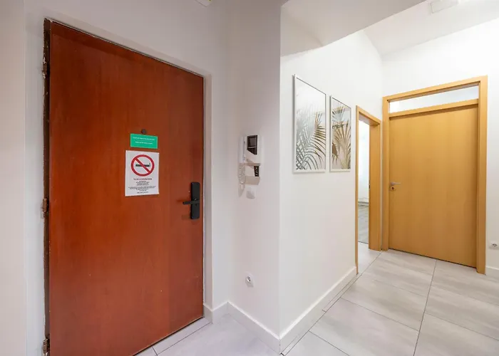 Charming Center W' 2 Bedrms In The Gozsdu Garden Apartment *